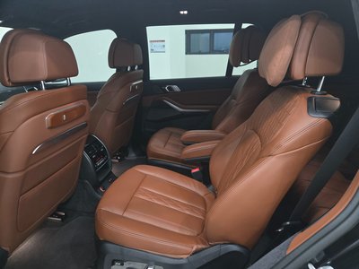 2025 BMW X7 photo 10