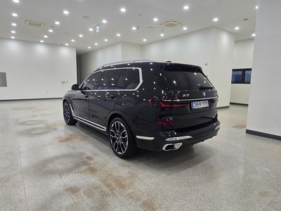 2025 BMW X7 photo 4