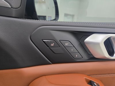 2025 BMW X7 缩略图 18