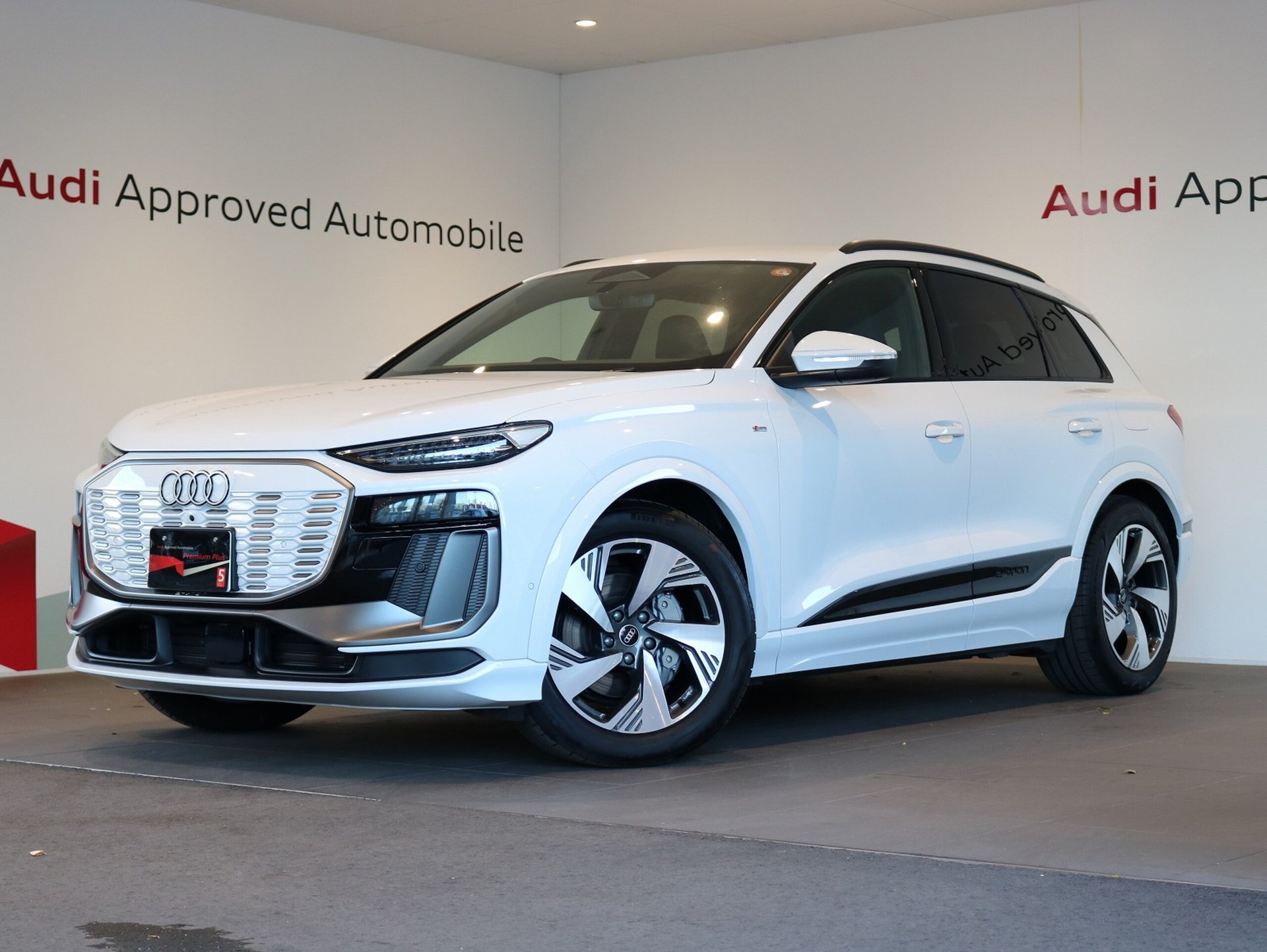 AUDI Q6 E-TRON - View 1