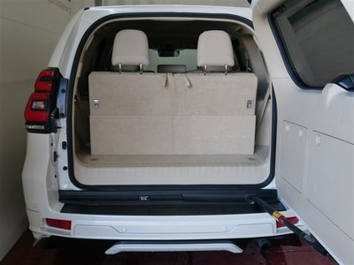 TOYOTA LAND CRUISER PRADO - 8