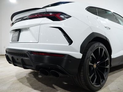 LAMBORGHINI URUS - 4