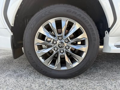 2025 Toyota LAND CRUISER 300 thumbnail 30