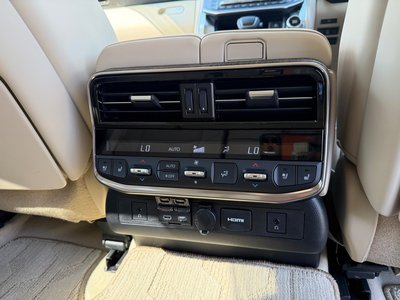 2025 Toyota LAND CRUISER 300 thumbnail 48