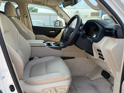 2025 Toyota LAND CRUISER 300 thumbnail 40