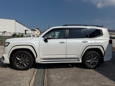 2025 Toyota LAND CRUISER 300 thumbnail 18
