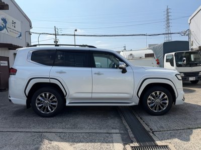 2025 Toyota LAND CRUISER 300 thumbnail 28