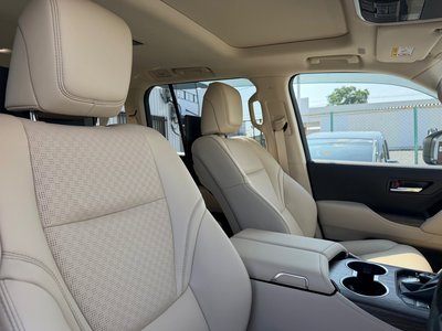 2025 Toyota LAND CRUISER 300 thumbnail 39