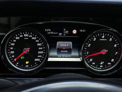 MERCEDES-BENZ E-CLASS - 8