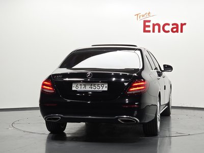 MERCEDES-BENZ E-CLASS - 4