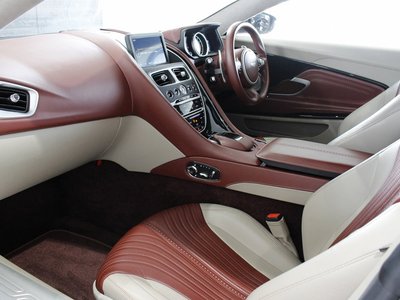 صورة 18 لـ 2017 Aston Martin DB11
