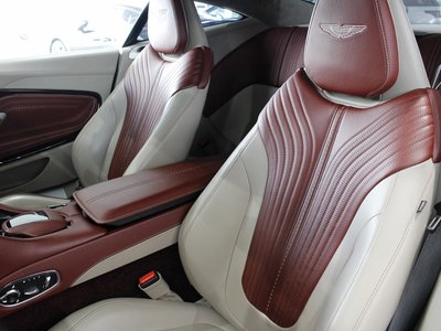 صورة 19 لـ 2017 Aston Martin DB11