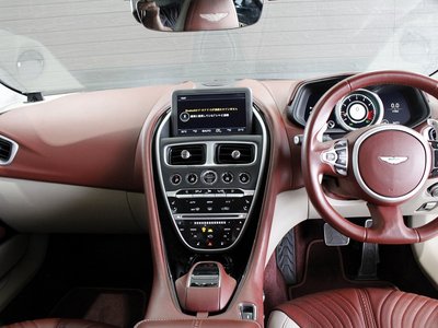 صورة 21 لـ 2017 Aston Martin DB11