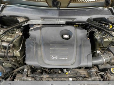 LAND ROVER DEFENDER - 7