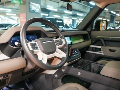 LAND ROVER DEFENDER - 5