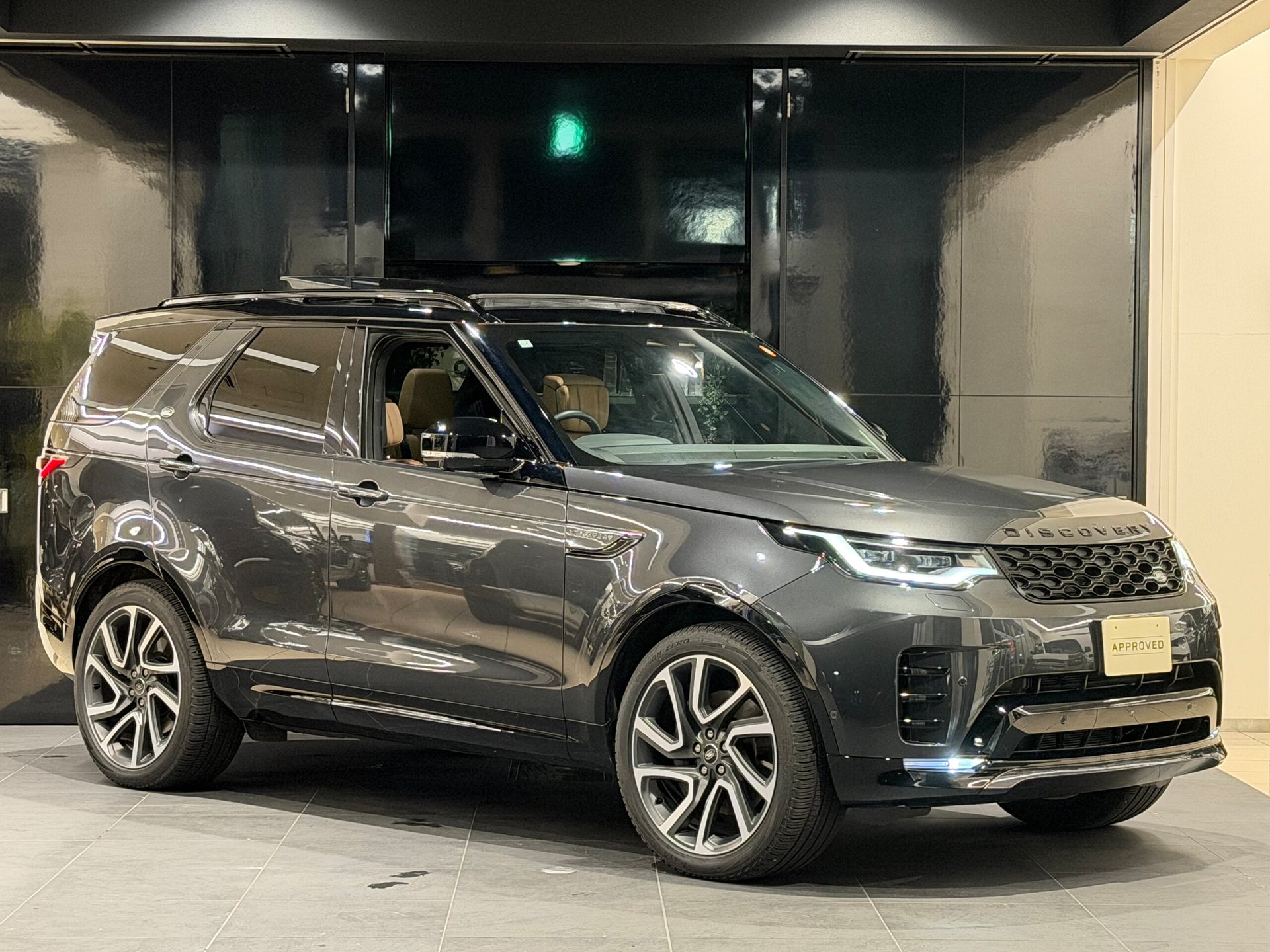 LAND ROVER DISCOVERY - View 1