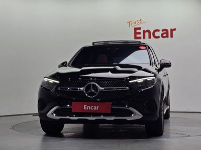 2025 Mercedes-BENZ GLC photo 2