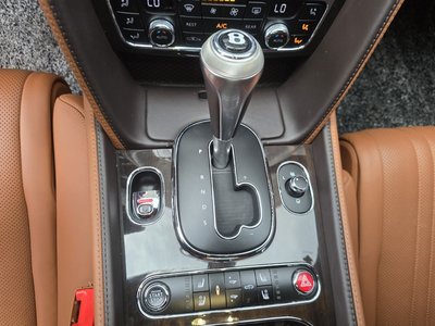 صورة 9 لـ 2015 Bentley CONTINENTAL