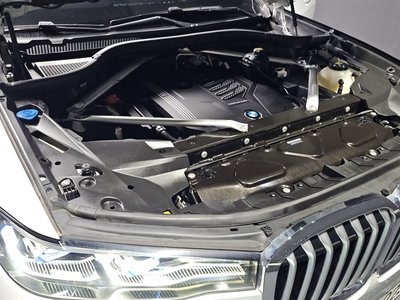 BMW X7 - 7