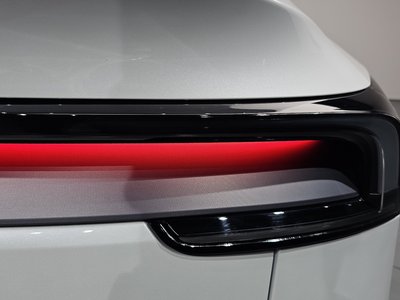 2025 Tesla MODEL Y — фото 10