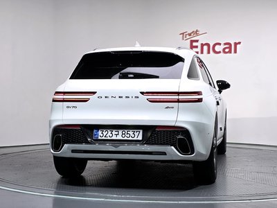 صورة 4 لـ 2022 Genesis GV70