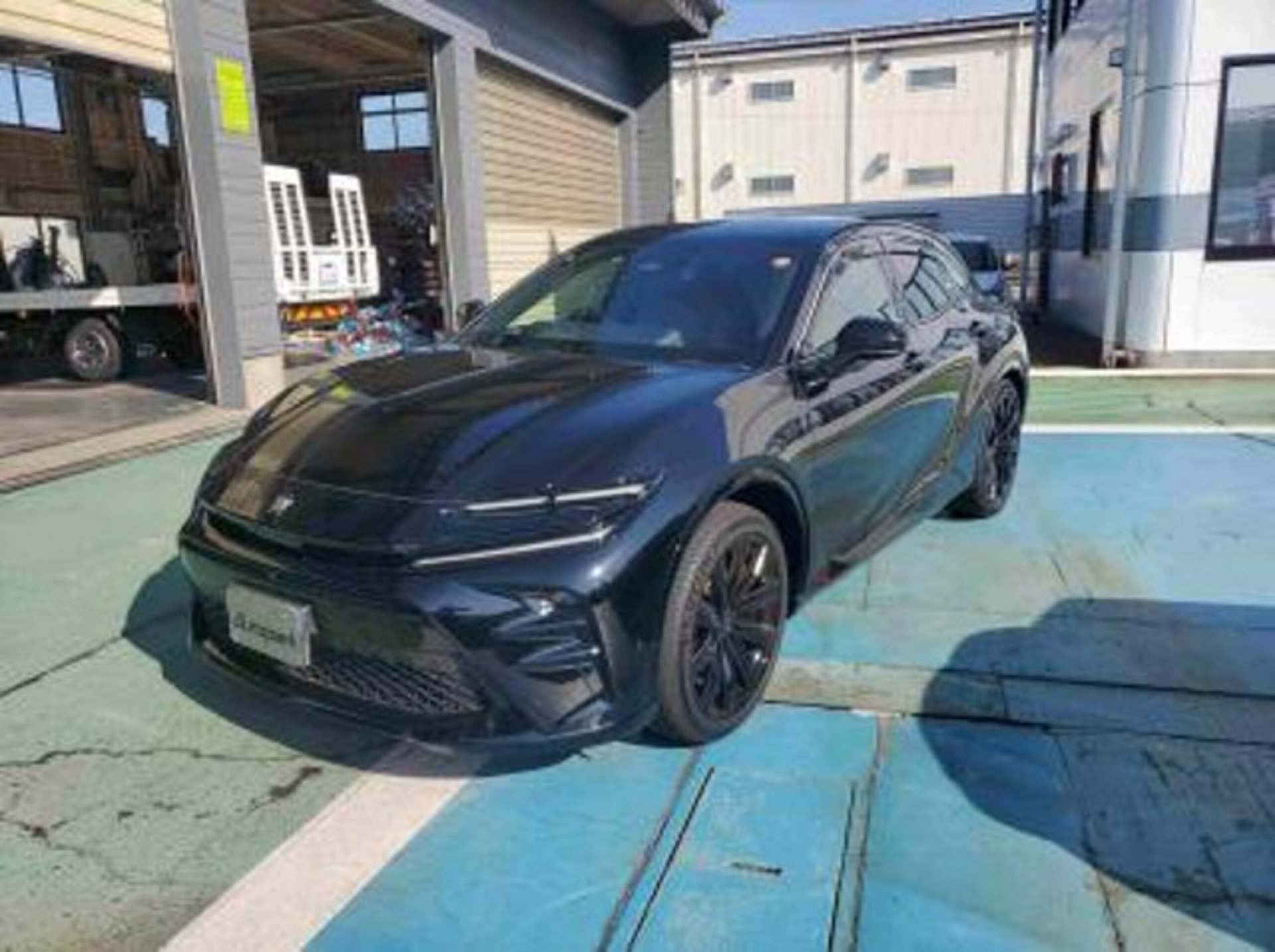 TOYOTA CROWN SPORT - View 1