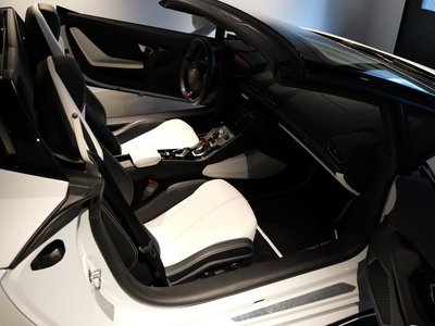 LAMBORGHINI HURACAN SPYDER - 8