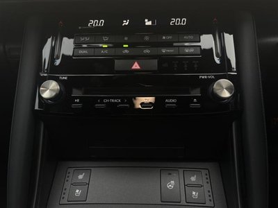 2023 Lexus IS photo 7