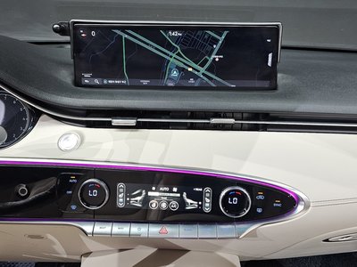 2021 Genesis GV70 — миниатюра 17