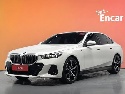 2024 BMW 5 SERIES photo 1