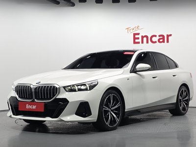 2024 BMW 5 SERIES photo 3