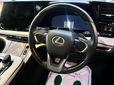 صورة 10 لـ 2024 Lexus LM