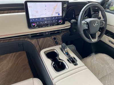 صورة 9 لـ 2024 Lexus LM