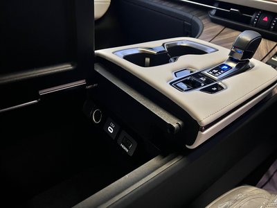 2024 Lexus LM — миниатюра 12