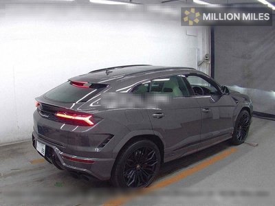 LAMBORGHINI URUS - 5