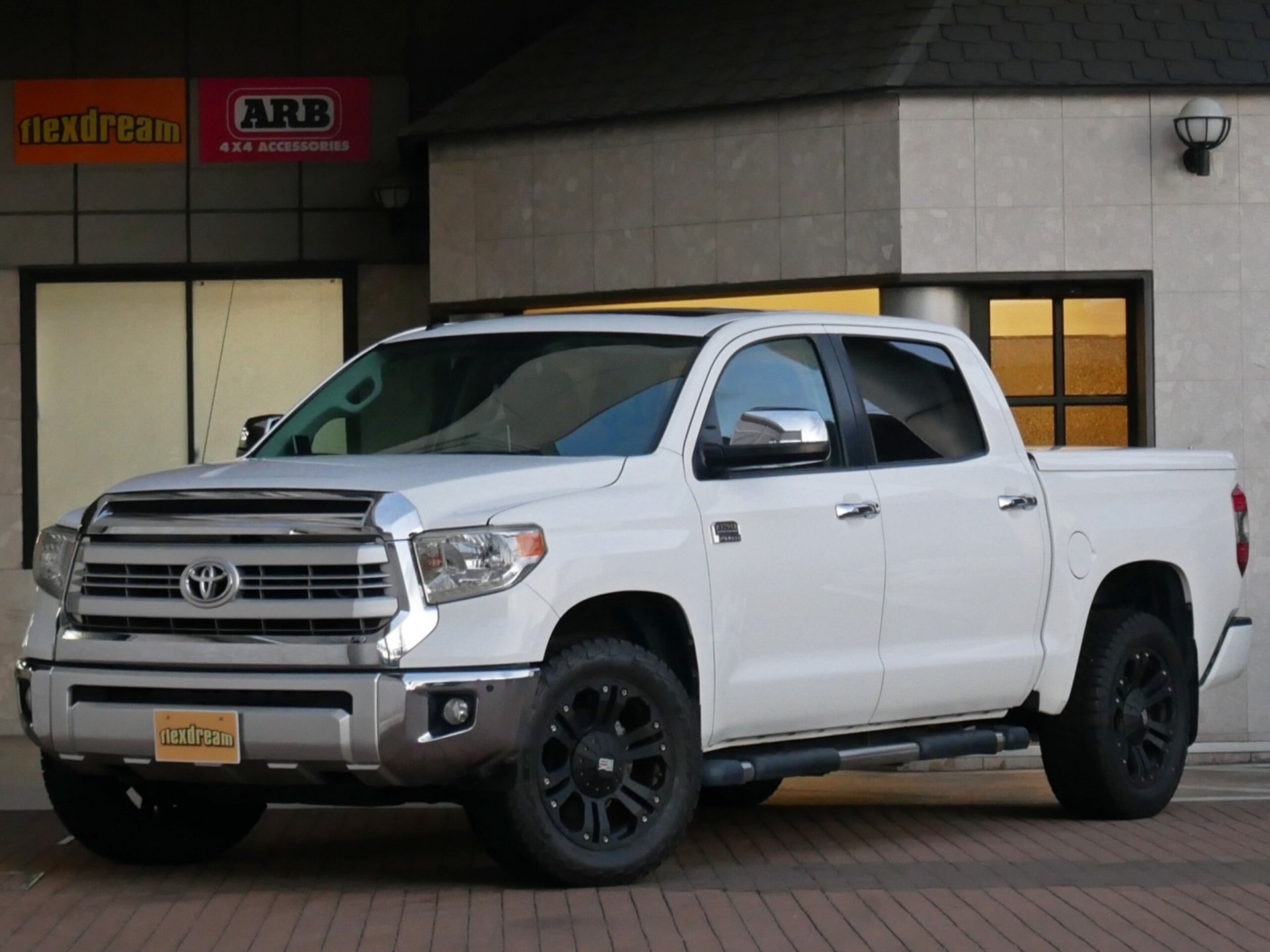 TOYOTA TUNDRA - View 1