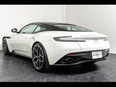 ASTON MARTIN DB11 - 5