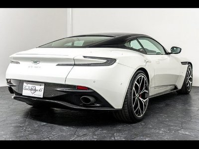 ASTON MARTIN DB11 - 4