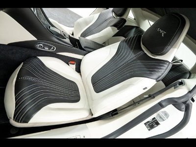 ASTON MARTIN DB11 - 7