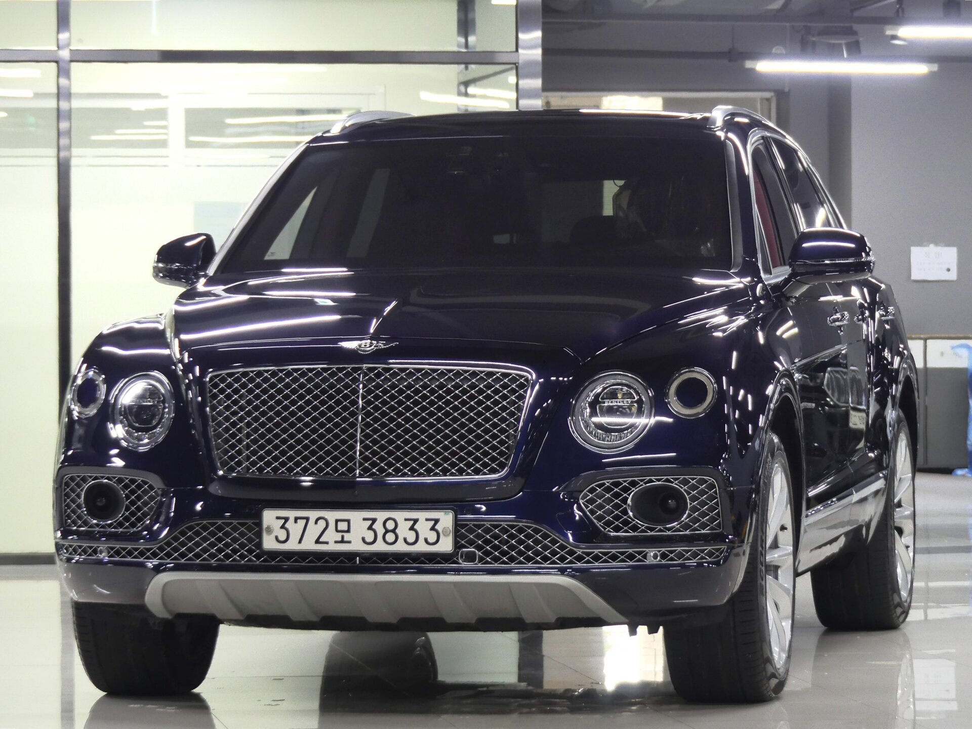 BENTLEY BENTAYGA - View 1