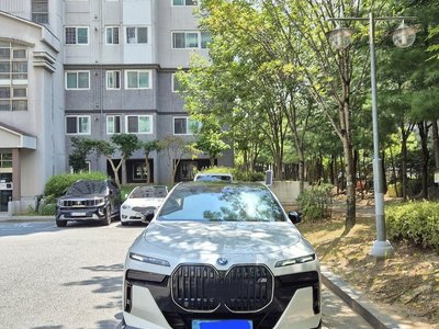 BMW I7 - 1