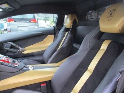 LAMBORGHINI AVENTADOR - 9