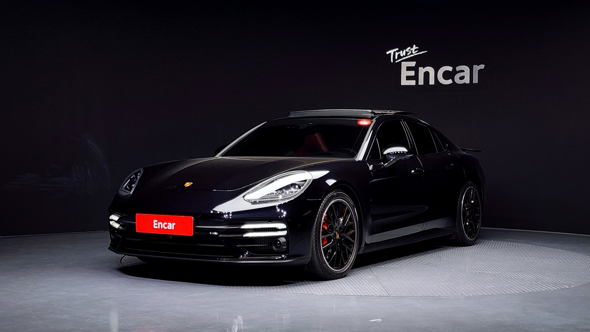 PORSCHE PANAMERA - View 1