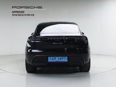 PORSCHE MACAN - 3