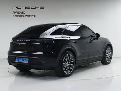 PORSCHE MACAN - 4