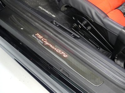 PORSCHE 718 CAYMAN - 9