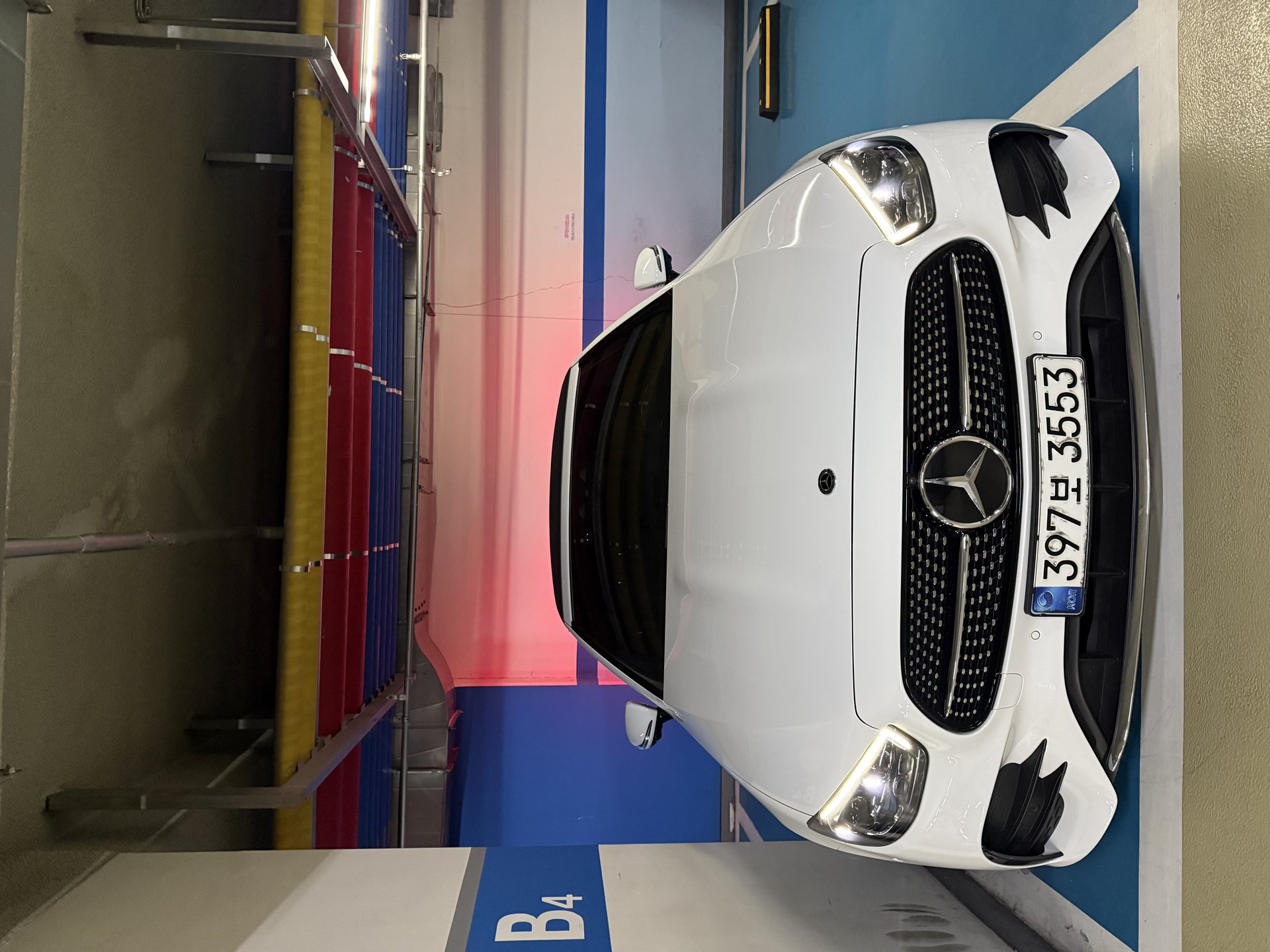 MERCEDES-BENZ E-CLASS - View 1