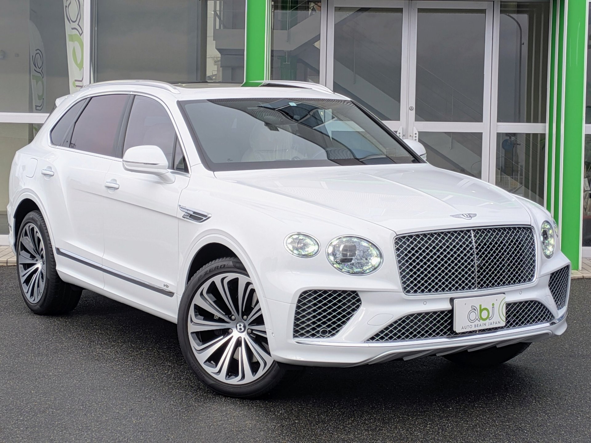 BENTLEY BENTAYGA - View 1