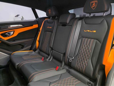 LAMBORGHINI URUS - 9