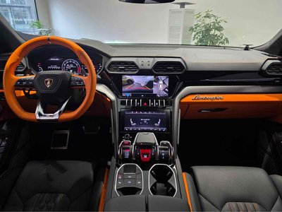 LAMBORGHINI URUS - 4